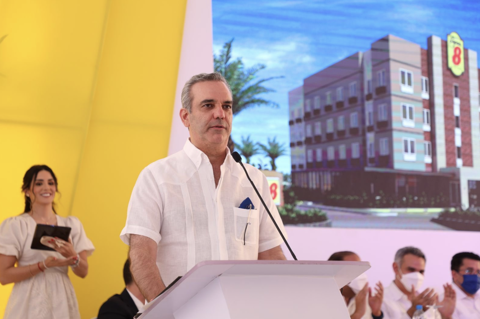 Presidente Abinader asiste a inicio de construcción Hotel Super 8 en Montecristi