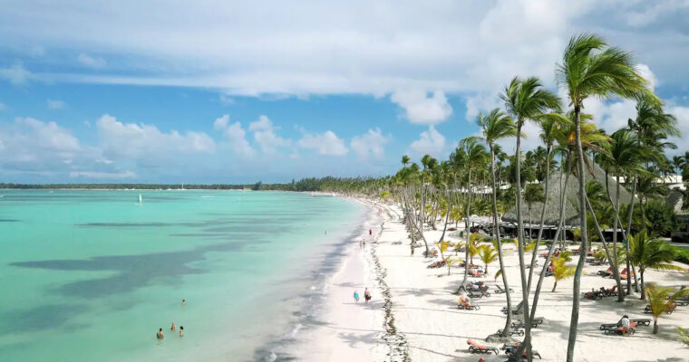 El 22 % de los dominicanos aumentó su interés por el turismo local